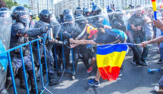 Carmen Dan: 64 de echipe lucrează la identificarea persoanelor implicate în violențe - jandarmi2-1534002157.jpg