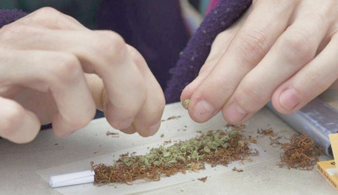 Sute de consumatori de droguri surprinși de jandarmi, în 2019, pe străzile Constanței - jandarmiactiunisursaromaniatv-1579827826.jpg