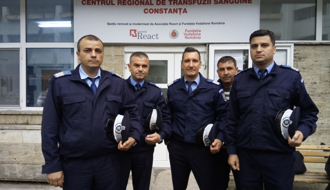 Jandarmii constănțeni donează sânge pentru victimele tragicului accident de la Medgidia - jandarmidoneaza-1506688997.jpg
