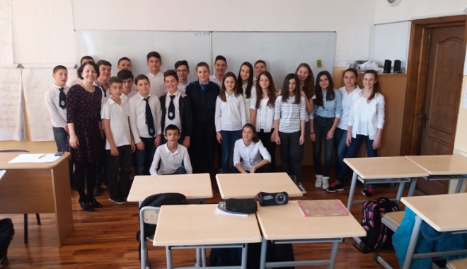 Jandarmii constănțeni, față în față cu elevii Școlilor nr. 7 și 29 - jandarmii-1459876924.jpg