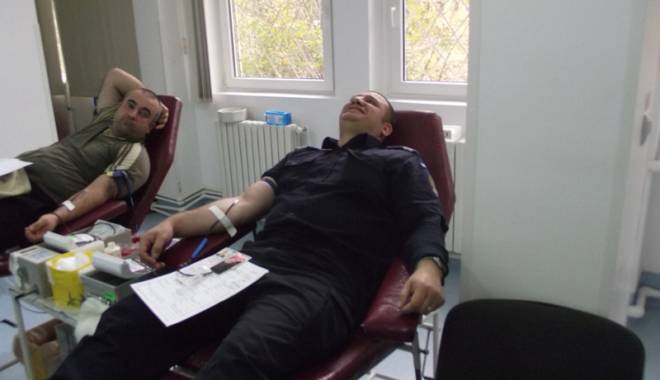 Jandarmii constănțeni donează sânge - jandarmiiconstantenidoneazasange-1416328478.jpg