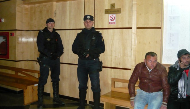 Desfășurare de forțe ale Jandarmeriei la Tribunalul Constanța - jandarmiinstante-1321473548.jpg