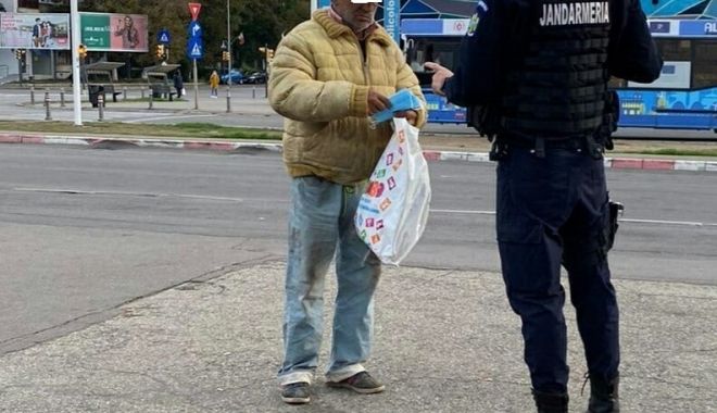 Bărbat care ar fi trebuit să fie în IZOLARE LA DOMICILIU, găsit la Gara Constanța - jandarmimasca1-1620824527.jpg