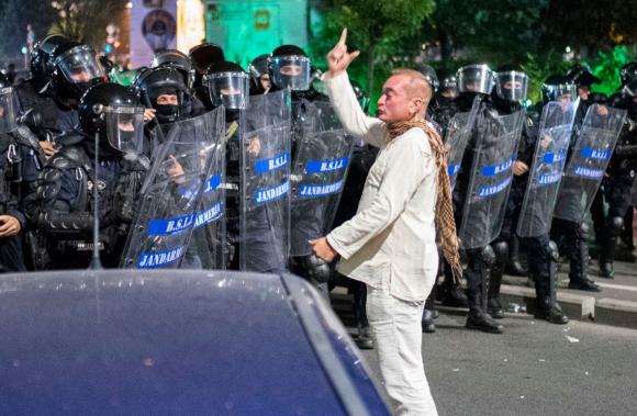 Violențele de la mitingul din 10 august. Colonei și comisari urmăriți penal - jandarmionline2109-1537538904.jpg