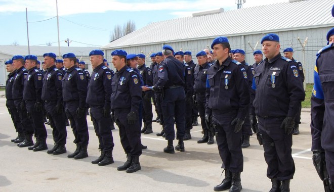 România își retrage jandarmii și polițiștii din Kosovo - jandarmiromaniinkosovo-1317066208.jpg