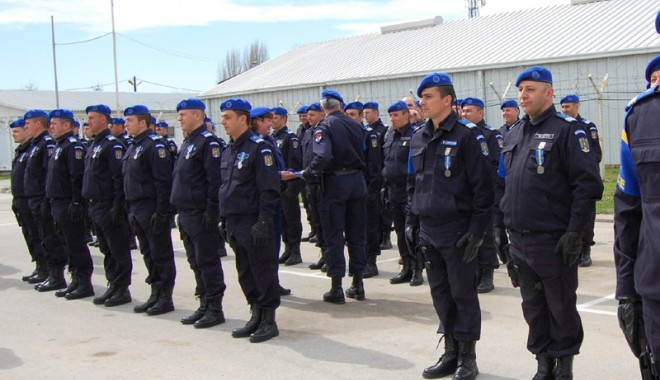Calea ferată București - Constanța va fi păzită de jandarmi - jandarmiromaniinkosovo-1352399627.jpg