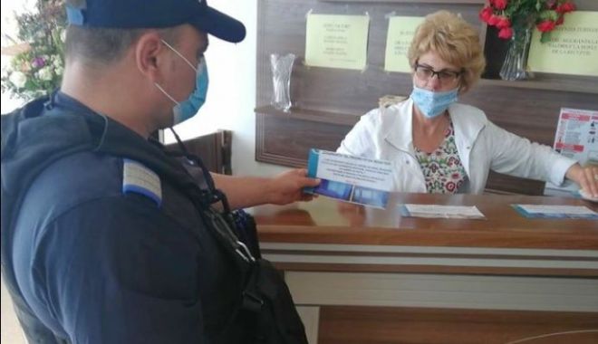 Jandarmii constănțeni au împărțit  sfaturi pe plaja din Vama Veche - jandarmivamasursagmjtomis-1592399884.jpg