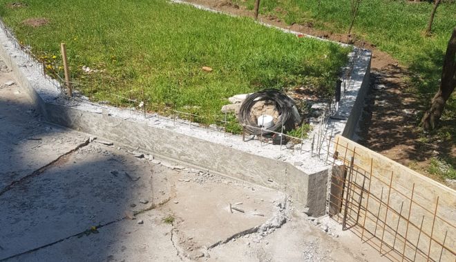Continuă lucrările de reparații și întreținere în diferite zone ale orașului - jardiniere4-1587644567.jpg
