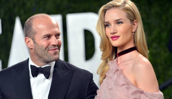 Femeile din lumea întreagă suspină.  Jason Statham s-a logodit! - jasonstatham-1452610296.jpg