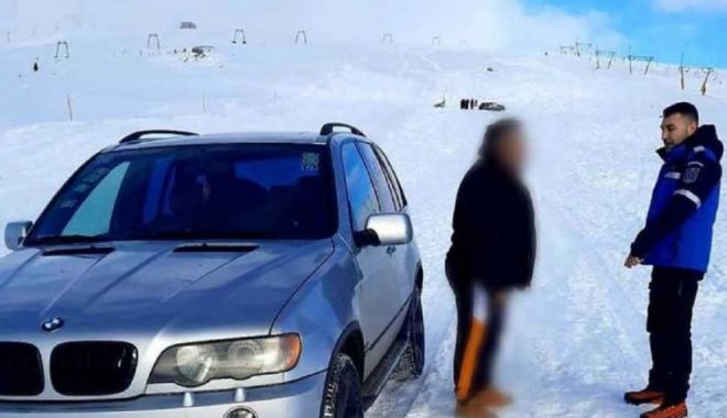 Cu Jeep-urile pe pârtie, printre schiori, în stațiunea Muntele Mic. Cei doi șoferi au fost amendaţi - jeep-1639586423.jpg