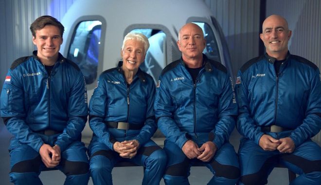 Jeff Bezos s-a lansat în spaţiu la bordul rachetei New Shepard - jeffbezos-1626782074.jpg