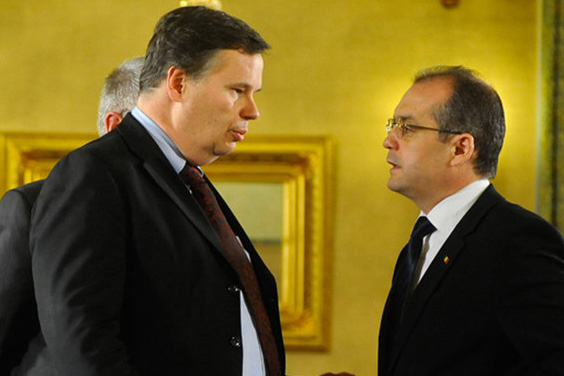 Ce spune premierul Emil Boc după întâlnirea cu oficialii FMI - jeffreyfrankssiemilboc-1320255999.jpg