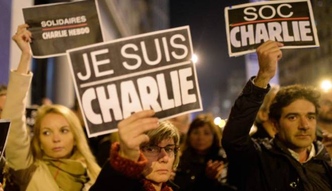 Șapte biserici incendiate în cursul manifestațiilor împotriva Charlie Hebdo, la Niamey - jesusicharlieparis-1421568683.jpg