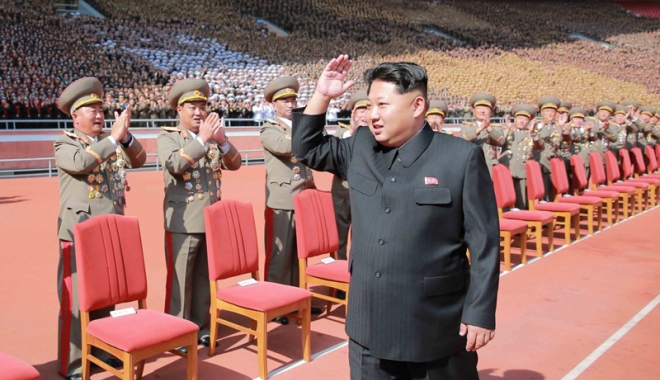 Kim Jong-un se laudă!  Deține ultimul model de rachetă  ce poate transporta focoase nucleare - jimjongunselauda-1494850189.jpg