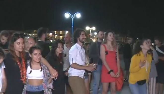 AGLOMERAȚIE, ÎN MIEZ DE NOAPTE, ÎN VAMA VECHE - jmg9ndqwjmhhc2g9mzbjzgfiyte4y2i5-1625995384.jpg