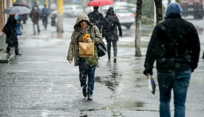 Val de aer polar în toată țara cu ger, polei și ninsoare. Pe A2 se circulă în condiţii de lapoviţă şi polei