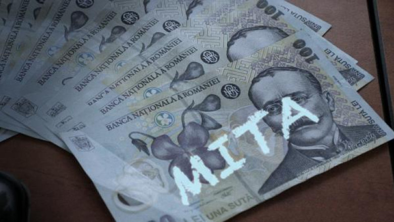 Un inspector ANAF a fost reținut, după ce a fost surprins când lua mită de la o femeie
