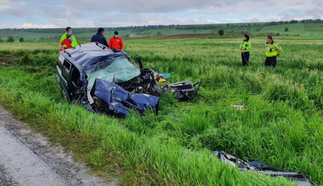 Grav accident de circulație. 4 oameni au murit după ce mașina în care se aflau a intrat într-un TIR - jmg9ndqwjmhhc2g9zmrjntc1zjk2mtmx-1620984782.jpg