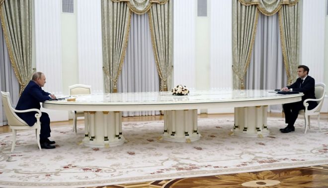 De ce Macron și Putin au stat luni departe unul de altul, la capetele unei mese de 4 metri lungime - jmhhc2g9mtg4yza2n2nlnzvjngewntkz-1644569572.jpg