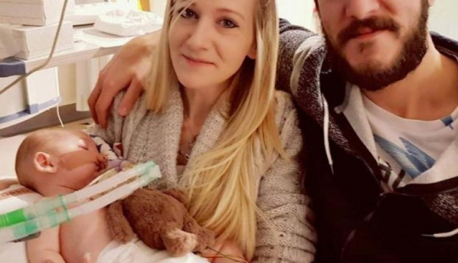 Părinții micuțului Charlie au primit termen până joi să ajungă la un acord privind moartea acestuia - jmhhc2g9ndi1ytk1zmuyztqzmjc4ntez-1501139927.jpg