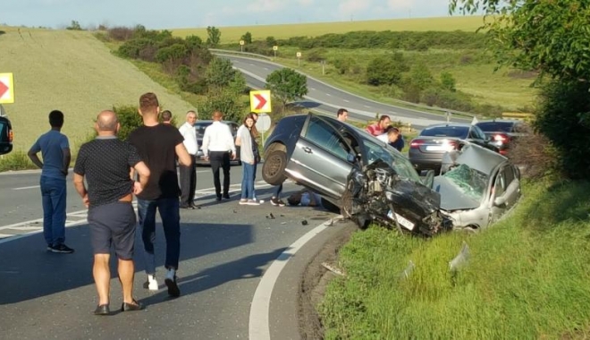 ACCIDENT MORTAL. Două autoturisme s-au lovit frontal - jmhhc2g9odrhzjnlnjcyodvlnzblnta3-1496035830.jpg