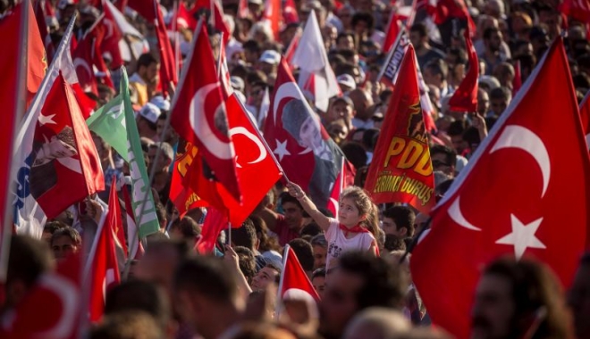 Zeci de mii de persoane protestează la Istanbul împotriva lui Erdogan - jmhhc2g9odvmogfmnjizztk0nwi2mte2-1499619166.jpg