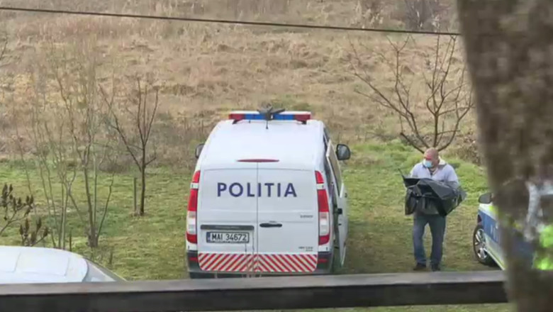 Un bebeluş a fost găsit mort pe un câmp. Era învelit în haine şi pus în câteva pungi - jmhhc2g9zmm5ngq0mjzhmtlhmmyzm2zl-1761209646.jpg