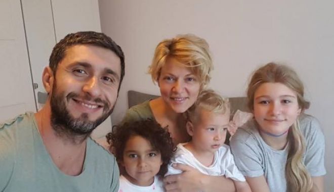 LECȚIE DE VIAȚĂ! Dragoș Bucur povestește de ce i-a fost ușor să adopte o fetiță de etnie romă - jmhhc2g9zwu0nmjlzjjhmde5mjlmmti5-1539502883.jpg