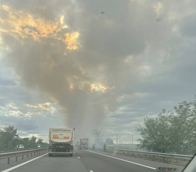 UPDATE Trafic deviat pe A2 București-Constanța din cauza TIR-ului care a luat foc - jnc9nju4jmhhc2g9mdg3yji3y2uxnjdm-1758885146.jpg