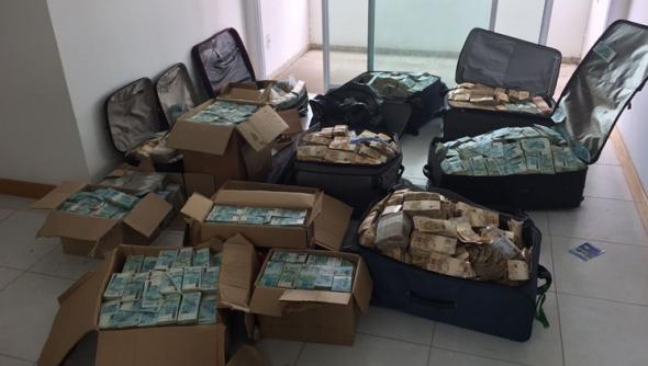 16 milioane de dolari găsiți în apartamentul unui fost ministru - jnc9ntkwjmhhc2g9zda4ndbhotgyzmy1-1504939801.jpg