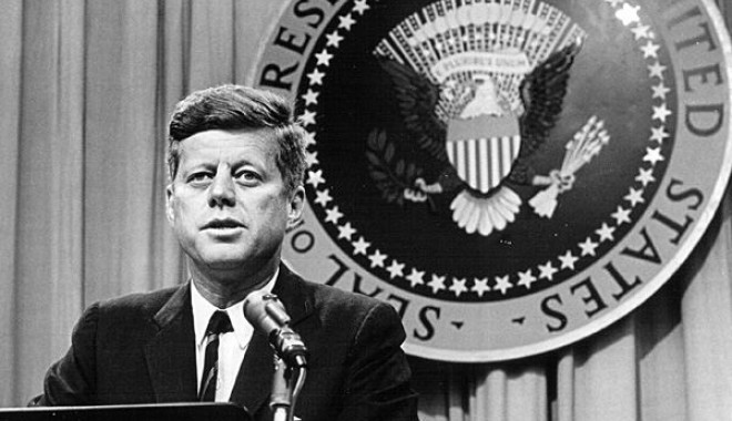 Arhiva unui  fost secretar american al Apărării, vândută la licitație - johnfkennedy-1351112056.jpg