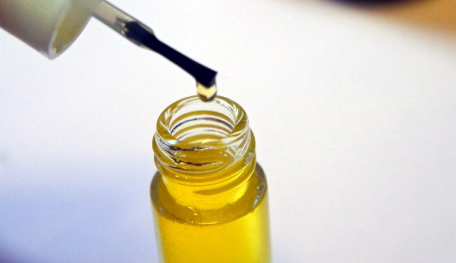 Uleiul de jojoba te poate scăpa de ridurile de expresie - jojobaulei-1342358245.jpg