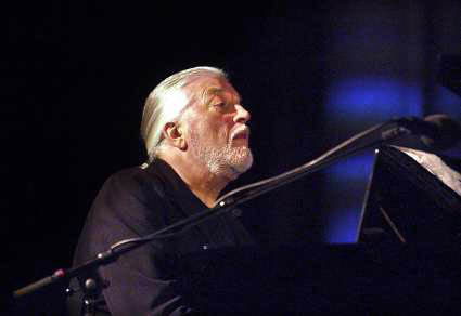 Jon Lord, primul clăpar al legendarei trupe Deep Purple este bolnav de cancer - jonlord-1313153304.jpg
