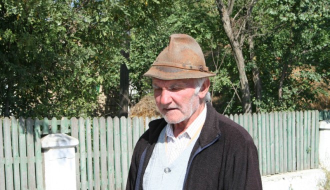 Pensionarii ar putea scăpa de plata contribuției pentru sănătate - jos-1315425732.jpg