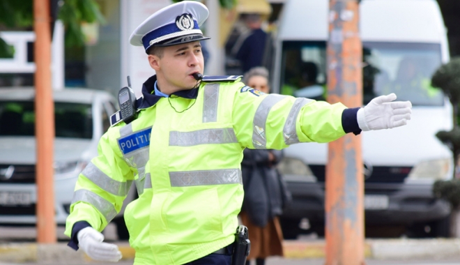 Polițiștii, singurii din MAI fără salarii mărite. Sindicatele din Politie se acuză reciproc pentru esec - jos-1500047403.jpg