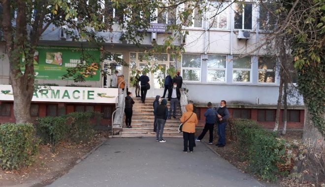 Policlinica CF Port, de 44 de ani în slujba pacienţilor. „Nu au fost efectuate niciodată lucrări ample de renovare” - jos-1605457507.jpg