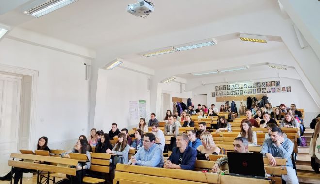 Studenți și masteranzi ai universităților românești, prezenți la Școala de Vară - jos-1689613110.jpg