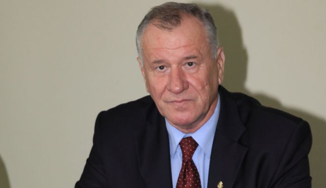 Cercetătorii vor „întinerirea” institutelor. Ing. Simion Nicolaev, de 30 de ani director la „Grigore Antipa” - jos2-1604341959.jpg