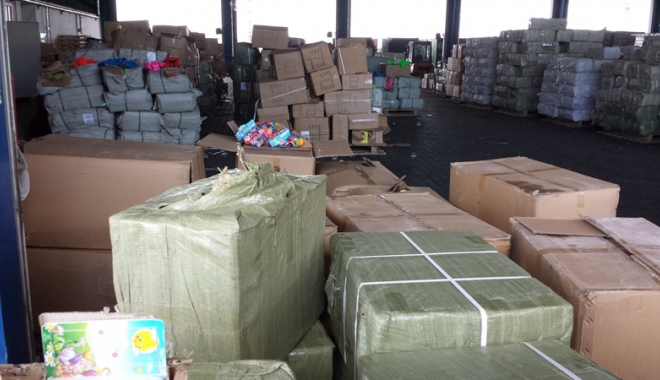 Jucării contrafăcute, confiscate în Portul Constanța - jucarii-1504024475.jpg