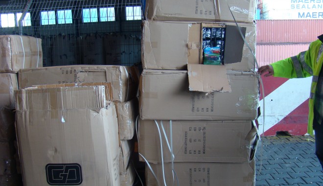 Container cu jucării contrafăcute la Constanța Sud - Agigea - jucariicontrafacute-1322052709.jpg