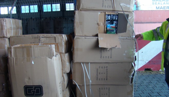 Marfă contrafăcută, confiscată în portul Constanța - jucariicontrafacute1322052709-1370032993.jpg