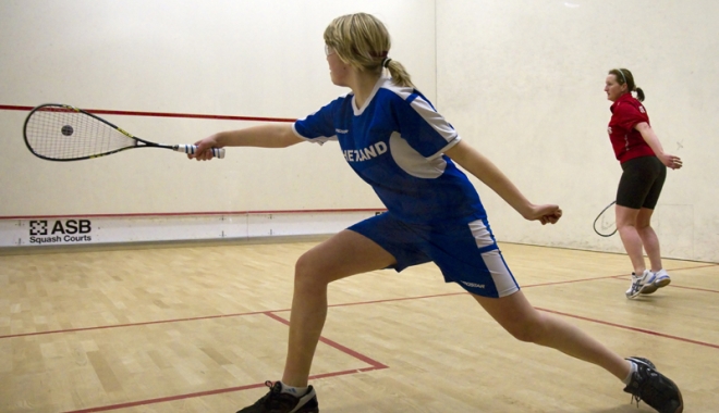 Jucători din Gibraltar  și Insula Man, la Europenele  de squash de la București - jucatorii-1460997372.jpg