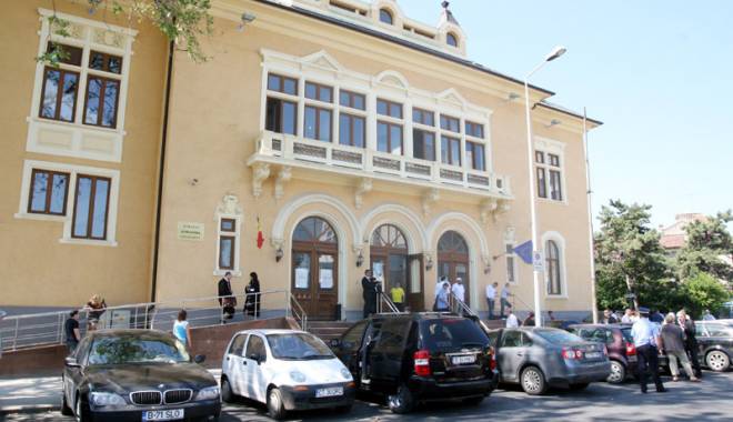 Individul care l-a scuipat pe președinte și-a recunoscut fapta - judec-1416484602.jpg