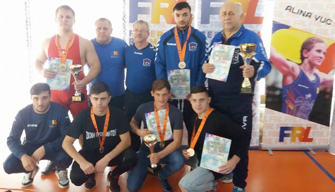 Constănțenii, pe podiumurile competițiilor naționale de lupte - judetul-1513103014.jpg