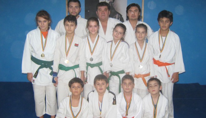 Judokanii de la LPS, pe podium la Festivalul Românesc - judo-1355515704.jpg