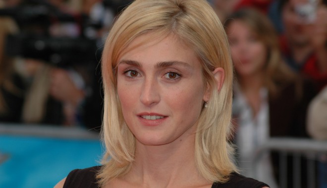Julie Gayet a pus punct relației cu președintele Franței, François Hollande - juliegayetatthe2007deauvilleamer-1398865226.jpg