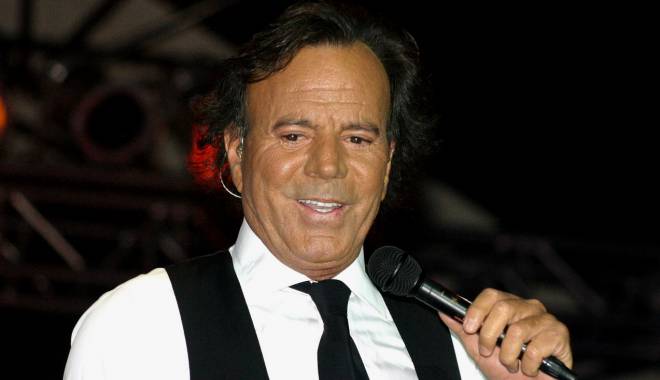 Julio Iglesias va fi numit Doctor Honoris Causa - julioiglesias-1429608686.jpg