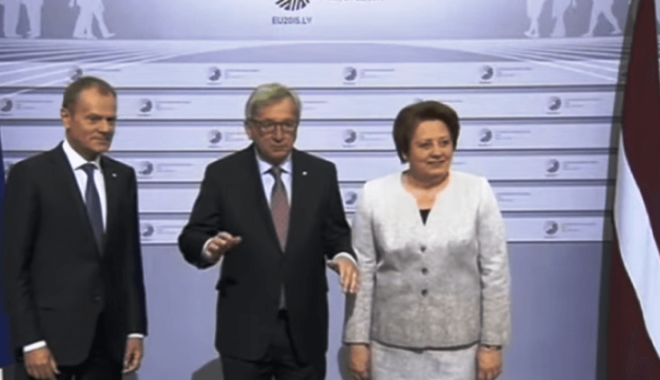 A CLACAT DIN NOU! Șeful Comisiei Europene, BEAT la summit-ul din Geneva - juncker72804900-1494162053.jpg