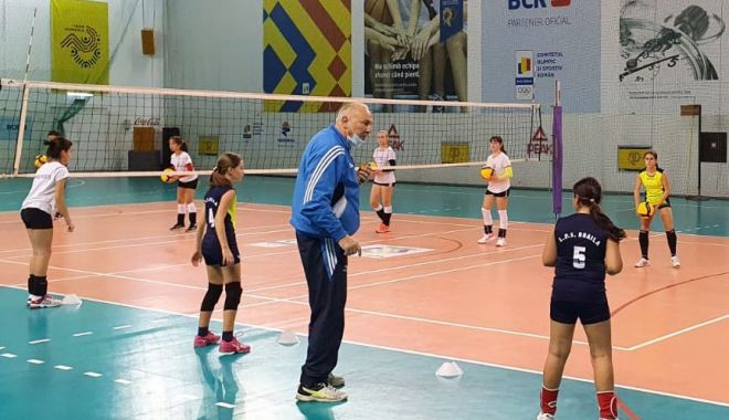 Junioarele de la CS Medgidia, la Festivalul de Baby Volei de la Izvorani - junioare-1609088136.jpg