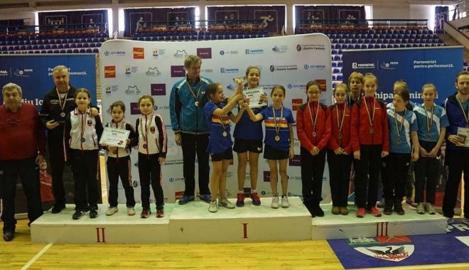 Junioarele de la CS Farul, medaliate cu bronz la Naționalele de tenis de masă - junioarele-1580763555.jpg
